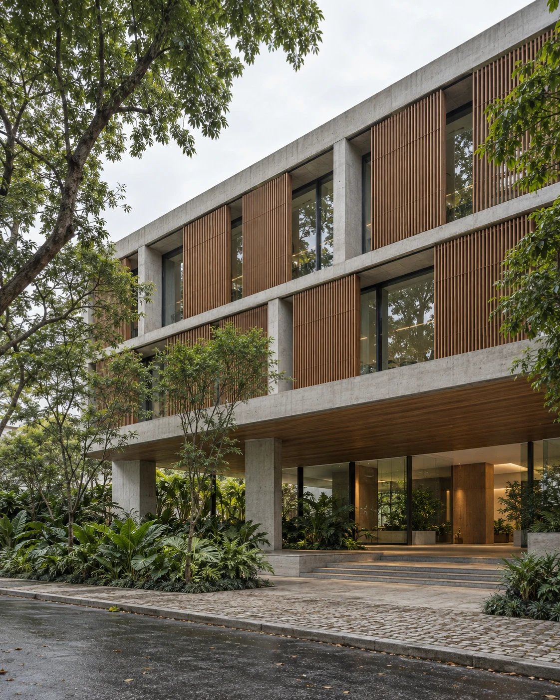Fachada de escritório com brises e paisagismo